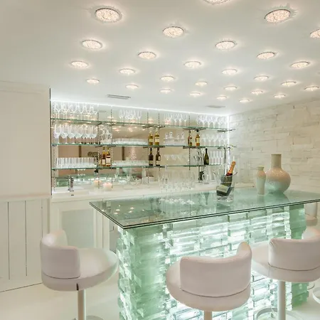 Chalet De Luxe A Courchevel Avec Piscine Et Espace Bien-Etre - Fr-1-564-13 Chalet